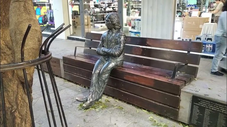 Descubrimiento Estatua en bronce a Eduardo Franco